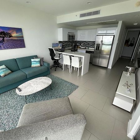 Azure Beach Residences Palm Beach Exteriör bild