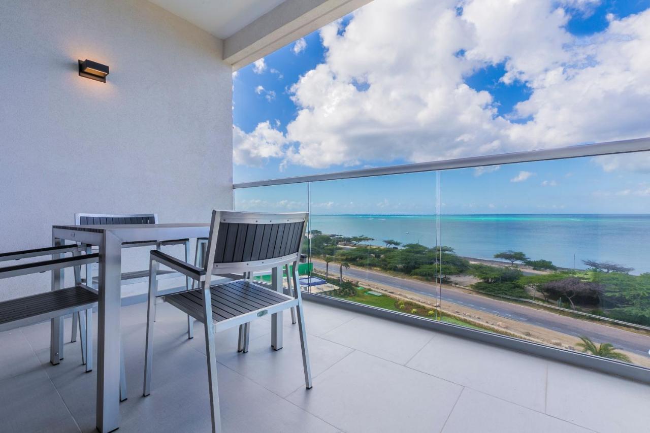 Azure Beach Residences Palm Beach Exteriör bild