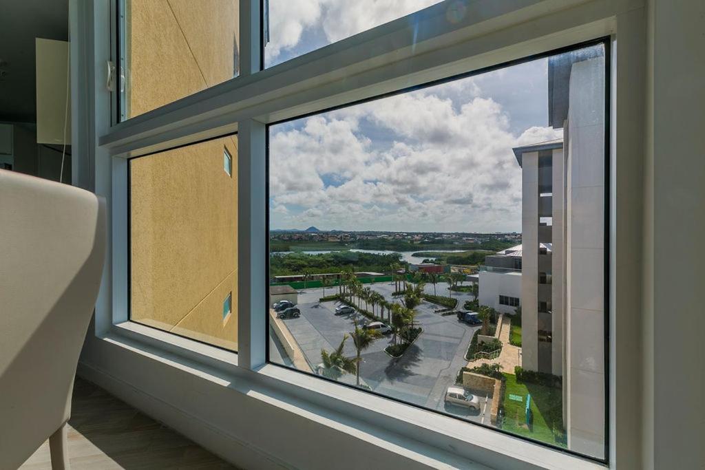 Azure Beach Residences Palm Beach Exteriör bild