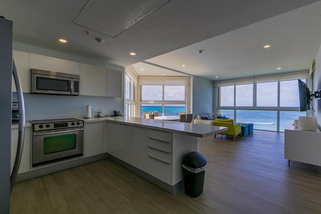 Azure Beach Residences Palm Beach Exteriör bild