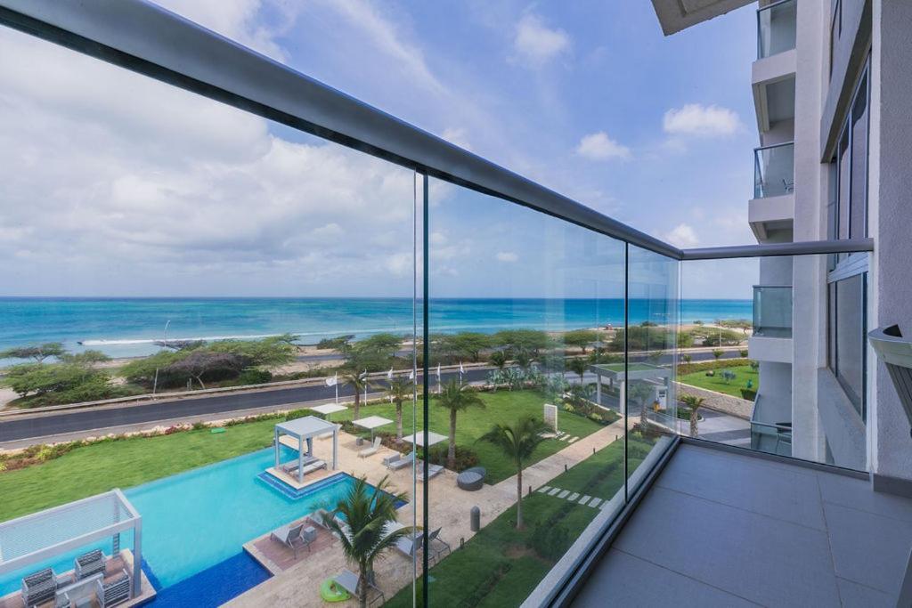 Azure Beach Residences Palm Beach Exteriör bild