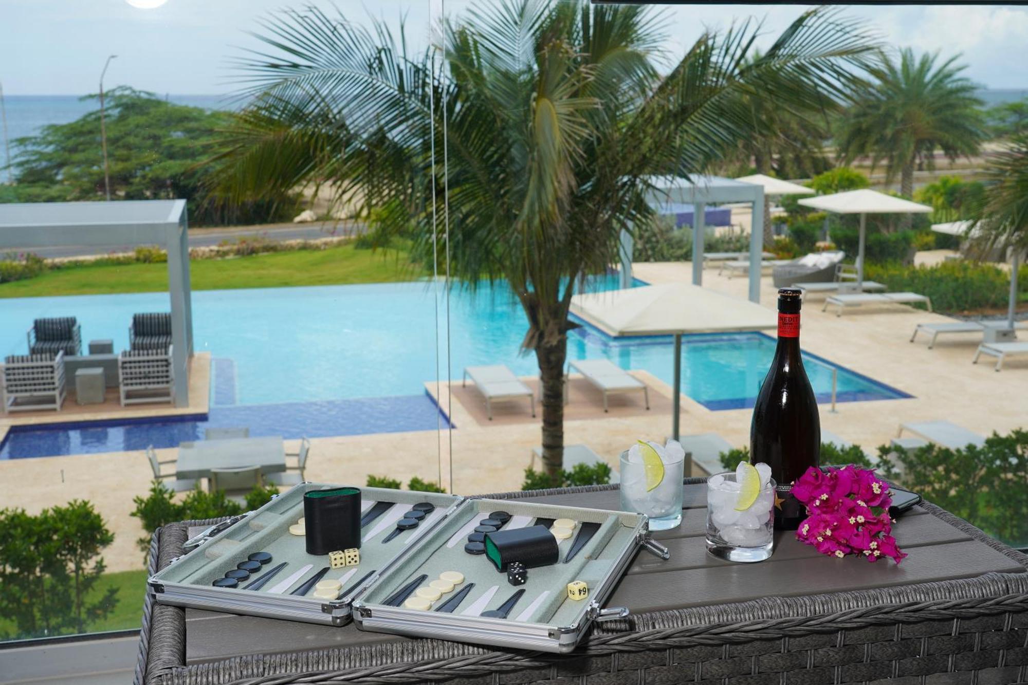 Azure Beach Residences Palm Beach Exteriör bild