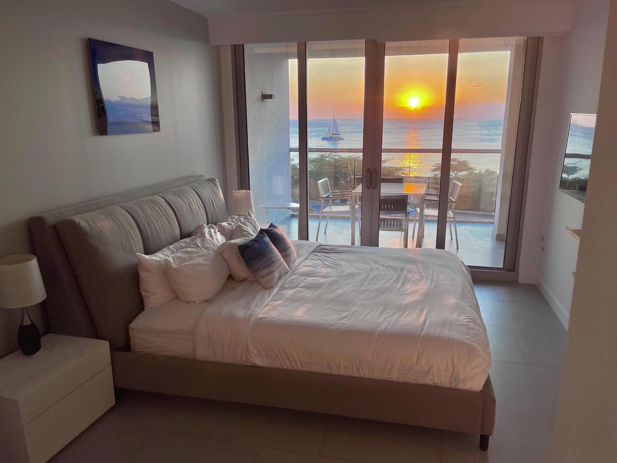 Azure Beach Residences Palm Beach Exteriör bild