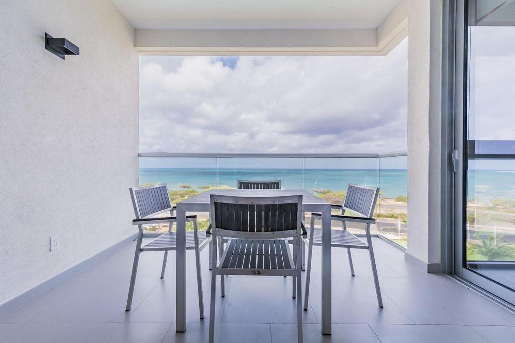 Azure Beach Residences Palm Beach Exteriör bild