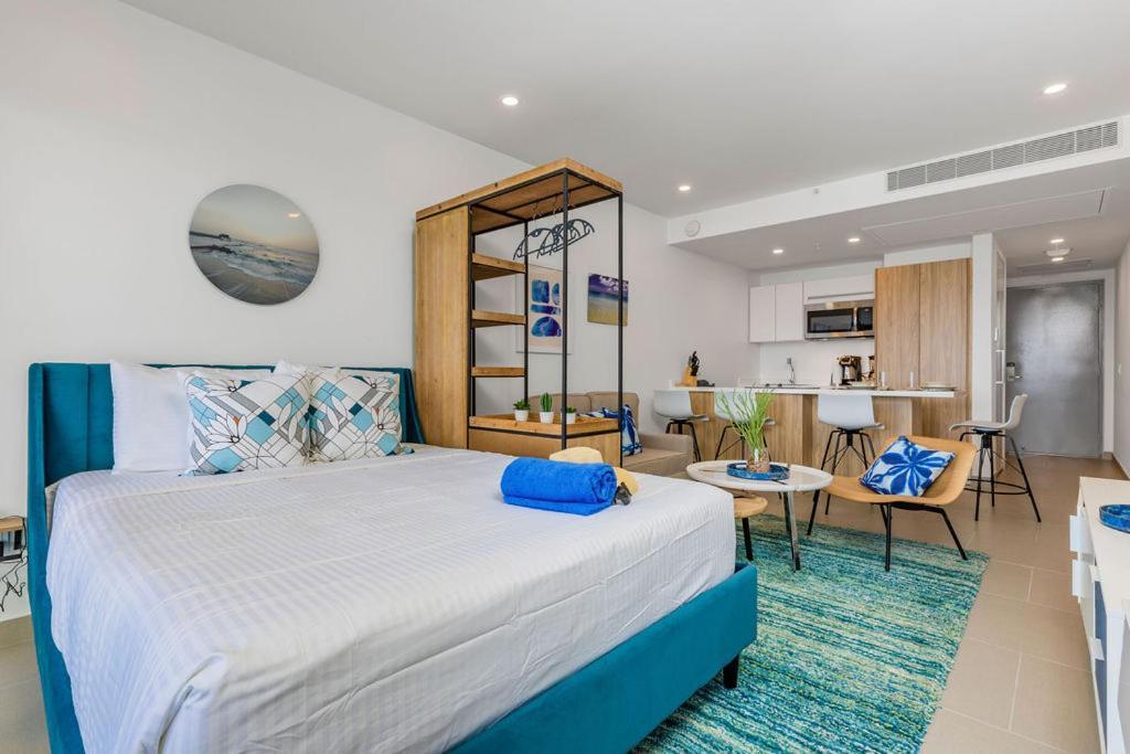 Azure Beach Residences Palm Beach Exteriör bild