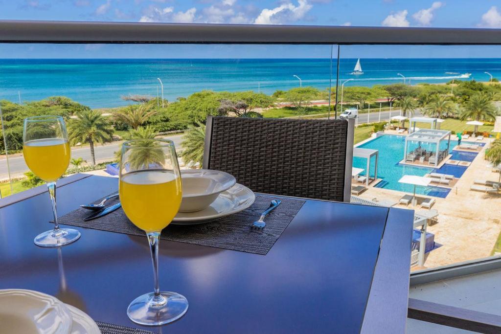 Azure Beach Residences Palm Beach Exteriör bild