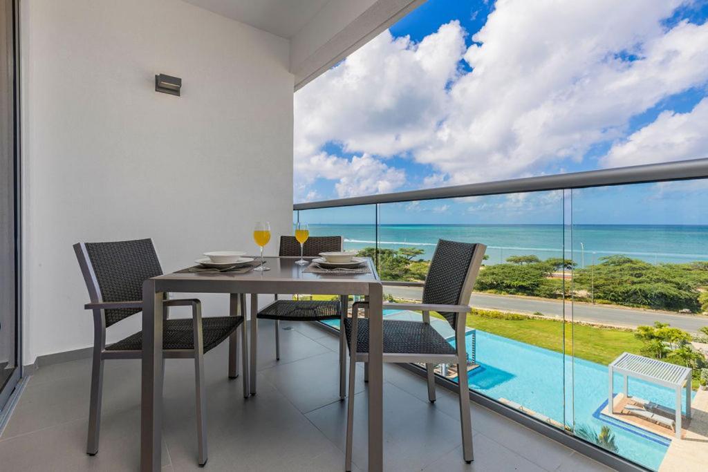 Azure Beach Residences Palm Beach Exteriör bild